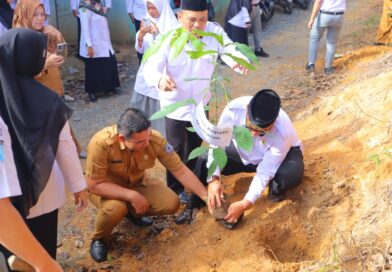 Dukung Program Kementerian Agama RI : MAN Labuhanbatu Turut Berpartisipasi dalam Penanaman Satu Juta Pohon Matoa
